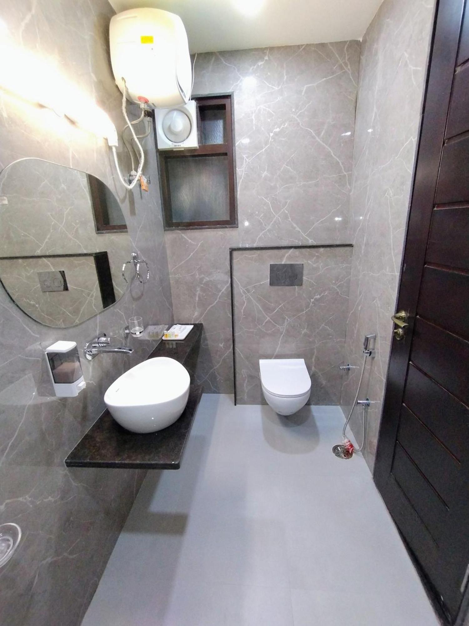 Celebration Guest House لاكناو المظهر الخارجي الصورة